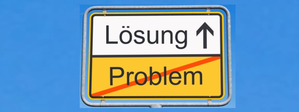 Ortsschild mit gestrichenem  Ortsschild mit gestrichenem